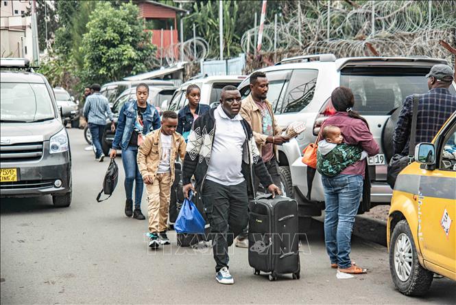 Nhân viên LHQ và thân nhân sơ tán khỏi thành phố Goma, tỉnh Bắc Kivu, CHDC Congo, ngày 25/1/2025. Ảnh: THX/TTXVN