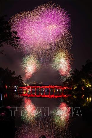 Firework shows take place in 30 sites in Hanoi. VNA Photo