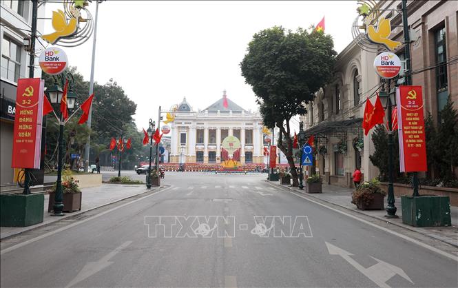 Phố Tràng Tiền yên ắng trong ngày đầu năm mới, không còn sôi động như tuyến phố đi bộ trong năm. Ảnh: Quốc Khánh - TTXVN