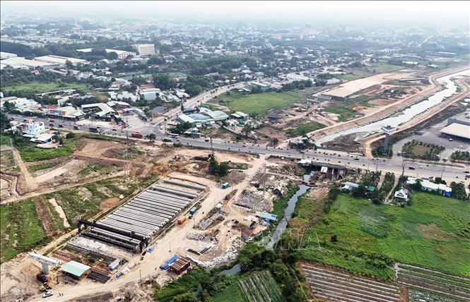 Nút giao Vành đai 3 với Quốc lộ 13 địa bàn phường Phú Hòa, thành phố Thủ Dầu Một (Bình Dương) là phần trọng điểm của cả dự án. Ảnh: Hồng Đạt - TTXVN
