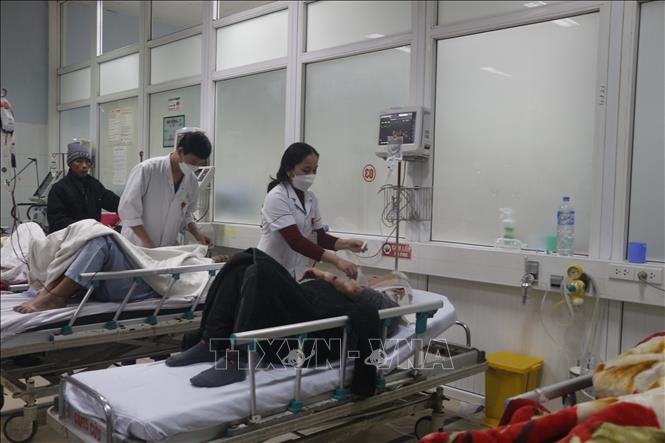 Khoa Cấp cứu được xem là nơi “đầu sóng, ngọn gió”, càng vào những ngày nghỉ lễ Tết, ở đây lại càng căng thẳng với những ca bệnh nặng phải hồi sức tích cực. Ảnh: Bích Huệ - TTXVN