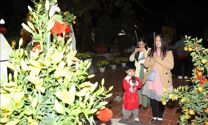 Overseas Vietnamese in Laos visit Phat Tich pagoda in Vientiane. VNA Photo: Xuân Tú