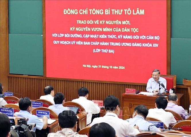 Chiều 31/10/2024, tại Học viện Chính trị Quốc gia Hồ Chí Minh, Tổng Bí thư Tô Lâm trao đổi một số nội dung về kỷ nguyên mới, kỷ nguyên vươn mình của dân tộc với các học viên Lớp bồi dưỡng, cập nhật kiến thức, kỹ năng đối với cán bộ quy hoạch Uỷ viên Ban chấp hành Trung ương Đảng khoá XIV (Lớp 3). Ảnh: Thống Nhất – TTXVN