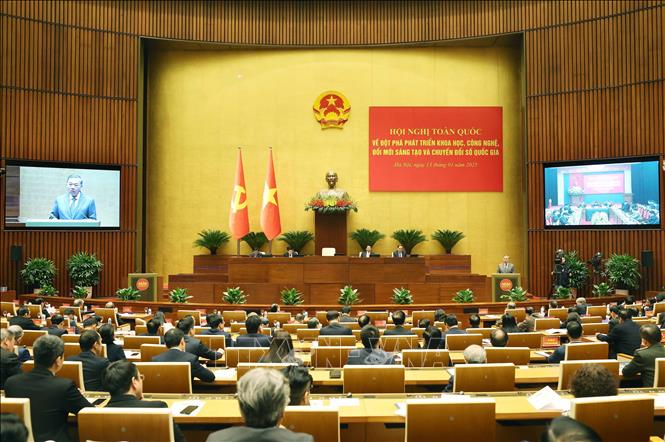 Tổng Bí thư Tô Lâm, Trưởng Ban Chỉ đạo Trung ương về phát triển khoa học, công nghệ, đổi mới sáng tạo và chuyển đổi số phát biểu chỉ đạo tại Hội nghị toàn quốc quán triệt Nghị quyết số 57-NQ/TW của Bộ Chính trị về đột phá phát triển khoa học, công nghệ đổi mới sáng tạo và chuyển đổi số quốc gia (13/1/2025). Ảnh: Thống Nhất - TTXVN