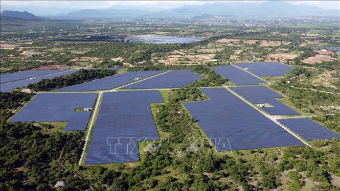 Việt Nam được đánh giá là một trong những quốc gia có tiềm năng điện gió lớn nhất khu vực Đông Nam Á. Điện gió hứa hẹn sẽ trở thành một trong những trụ cột của ngành năng lượng tái tạo tại Việt Nam, góp phần đảm bảo an ninh năng lượng và giảm thiểu biến đổi khí hậu. Ảnh: Huy Hùng - TTXVN
