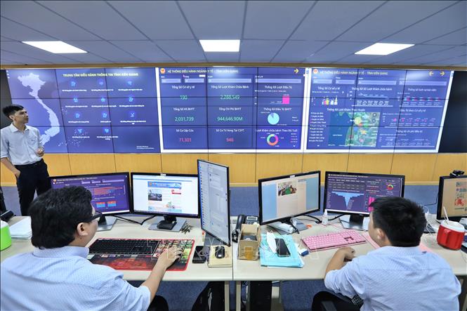 Tỉnh Kiên Giang đầu tư phát triển hạ tầng chuyển đổi số, ứng dụng mạnh mẽ công nghệ số, dữ liệu số trong tất cả các lĩnh vực để thực hiện chiến lược phát triển “Chuyển đổi số” giai đoạn 2022-2025 và định hướng đến năm 2030. Ảnh: Minh Quyết - TTXVN
