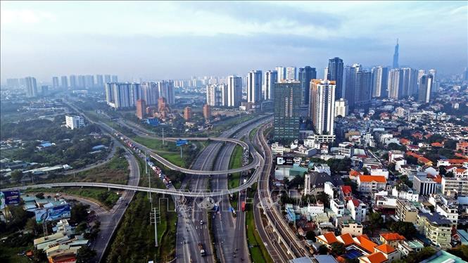  Đến năm 2030, Việt Nam phấn đấu đạt chỉ tiêu diện tích nhà ở bình quân toàn quốc khoảng đạt 30m2 sàn/người, diện tích nhà ở tối thiểu đạt 12m2 sàn/người. Trong ảnh: Một góc Thành phố Hồ Chí Minh những ngày đầu năm 2025. Ảnh: Tuấn Anh - TTXVN