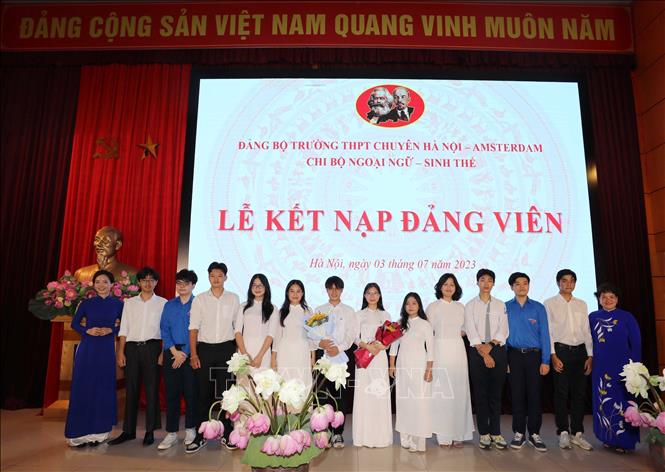 Với sự vào cuộc của các cấp ủy, học sinh THPT trên địa bàn TP Hà Nội được kết nạp Đảng ngày càng tăng, song vẫn còn nhiều khó khăn trước mắt cần sự vào cuộc quyết liệt hơn để có thể gặt hái quả ngọt từ những 