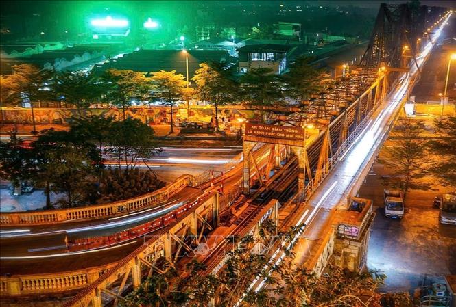Long Bien bridge is a steel bridge and construction started in September 1898, designed and constructed by the French firm Daydé-Pillié. The bridge was inaugurated in February 1902. VNA Photo: Khánh Hòa