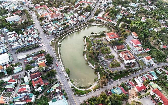 Trung tâm thị trấn Mađaguôi, thị trấn được coi là địa bàn cửa ngõ của tỉnh Lâm Đồng với các tỉnh, thành phía Nam trên tuyến Quốc lộ 20. Ảnh: Hồng Đạt - TTXVN

