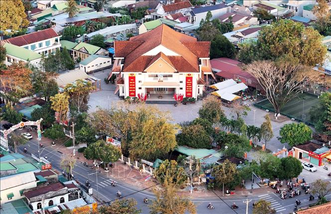 Trung tâm văn hóa huyện Đạ Huoai. Ảnh: Hồng Đạt - TTXVN
