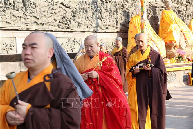 Các sư chùa Linh Quang Tự đang làm lễ cầu phúc đầu năm mới. Ảnh: Quang Hưng - Phóng viên TTXVN tại Trung Quốc.
