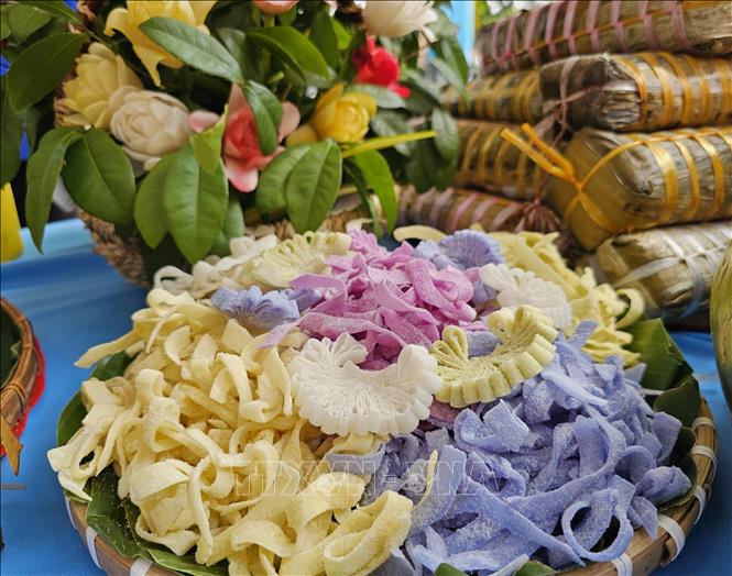 People in the land of coconuts enjoy traditional Tet culture - VNA ...