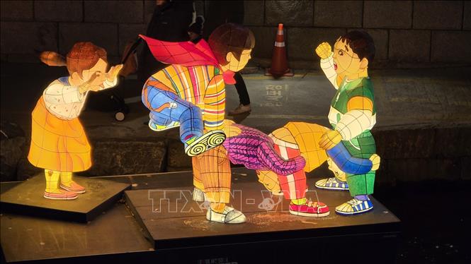 Đèn lồng chủ đề Trò chơi dân gian Hàn Quốc. Ảnh: Đức Thắng - P/v TTXVN tại Seoul