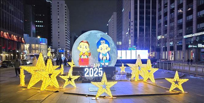 Đường vào Lễ hội đèn lồng Seoul Xuân Ất Tỵ 2025. Ảnh: Đức Thắng - P/v TTXVN tại Seoul