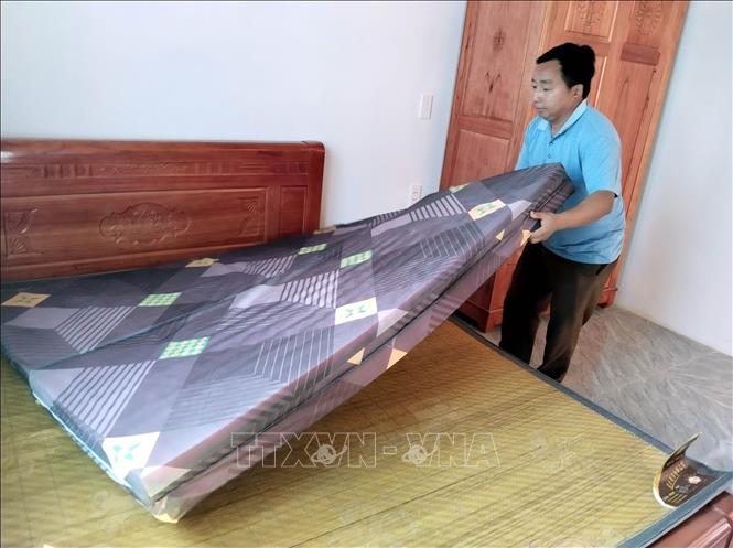 Each house, spanning about 120 sq.m, features three main rooms and a kitchen, all fitted with insulated metal roofing, brick walls and ceramic-tiled floors. VNA Photo: Nguyễn Công Hải