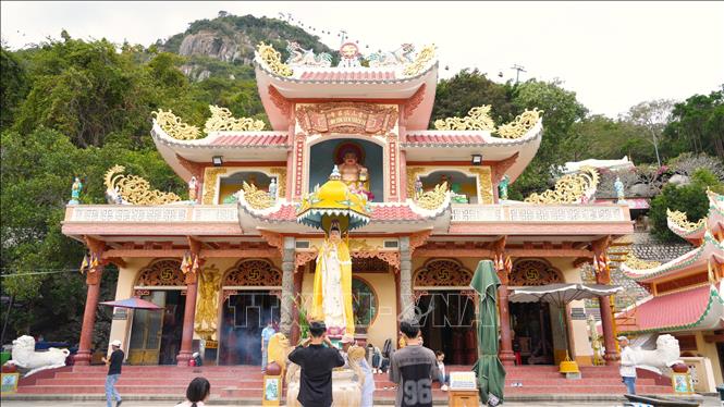 Ba pagoda (also known as Linh Son Tien Thach pagoda), attracts visitors with its history and unique architecture. VNA Photo: Minh Phú