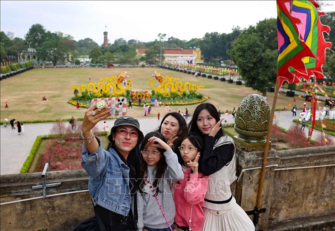 The best spot for taking selfies at Thang Long Imperial Citadel. VNA Photo: Thanh Tùng