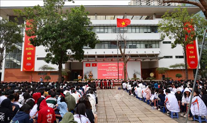 Sáng 3/2/2025, trường THPT chuyên Hà Nội - Amsterdam tổ chức buổi sinh hoạt dưới cờ với nhiều hoạt động ý nghĩa. Ảnh: Thanh Tùng - TTXVN