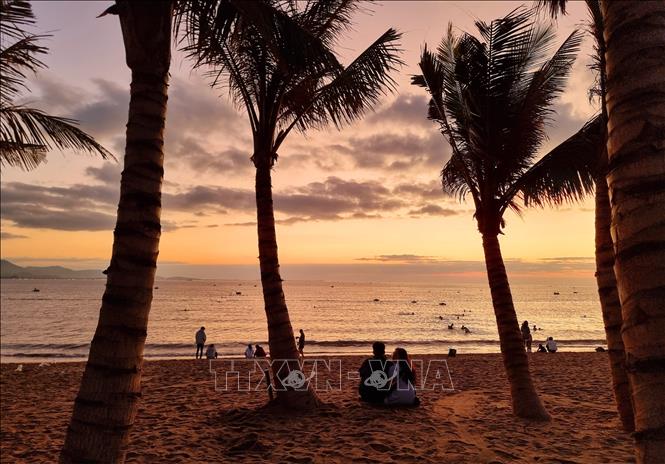 Bình minh trên biển Bình Sơn (thành phố Phan Rang - Tháp Chàm, Ninh Thuận). Ảnh: Nguyễn Thành – TTXVN