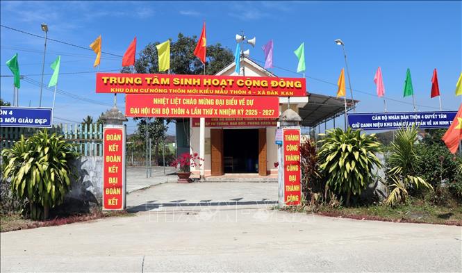 Trung tâm sinh hoạt cộng đồng khu dân cư nông thôn mới kiểu mẫu thôn 4, xã Đăk Kan (Ngọc Hồi, Kon Tum). Ảnh: Cao Nguyên - TTXVN
	
