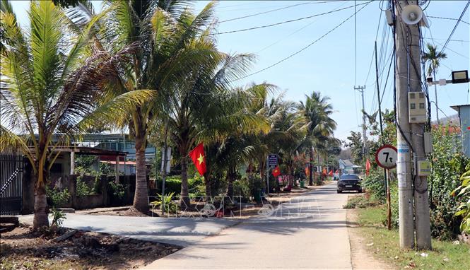 Đường giao thông nông thôn tại huyện Ngọc Hồi (Kon Tum). Ảnh: Cao Nguyên - TTXVN
