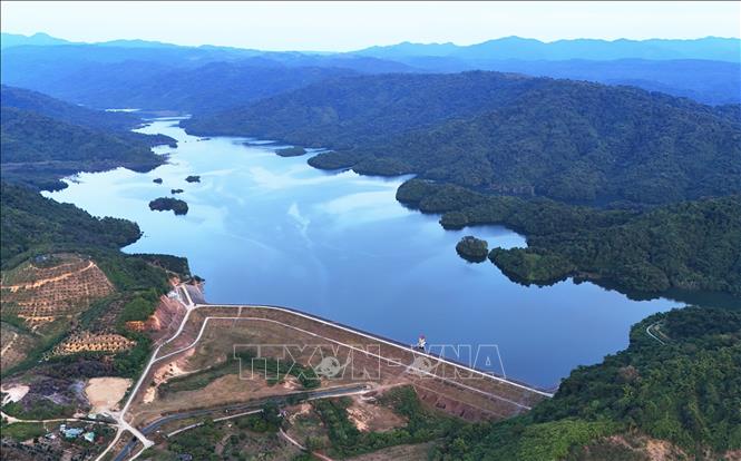 Da Teh lake is the province’s largest irrigation lake and is also a nature conservation area with very diverse plants and animals. VNA Photo: Hồng Đạt 