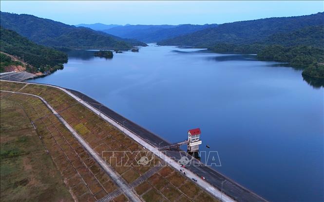 The name of the lake is taken after Da Teh river, the largest river flowing through Da Huoai district. Da Teh, according to the language of the Ma ethnic minority, means hot water. It has this name because the water in this river is always warmer than the water in other rivers. VNA Photo: Hồng Đạt