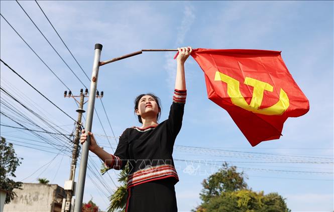 Every holiday and Tet, local people bring out the flags and hang them. VNA Photo: Hoài Thu