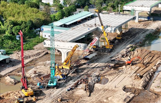 Đường vành đai 3 qua Thành phố Hồ Chí Minh dài 47,5 km, trong đó 14,7 km xây trên cao (cầu cạn), kết nối từ cao tốc Long Thành - Dầu Giây đến nút giao Tân Vạn. Ảnh: Hồng Đạt - TTXVN
