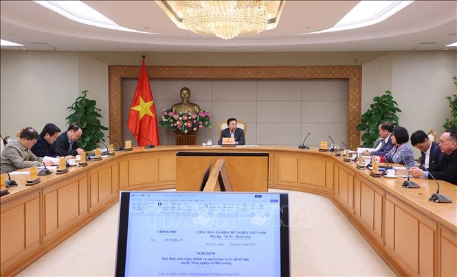 Phó Thủ tướng Trần Hồng Hà chủ trì cuộc họp. Ảnh: Văn Điệp - TTXVN