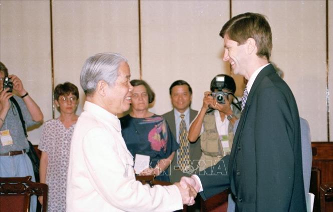 Tổng Bí thư Đỗ Mười tiếp Thủ tướng Bulgaria Jean Videnov thăm chính thức Việt Nam (24/5/1996). Ảnh: Minh Đạo - TTXVN