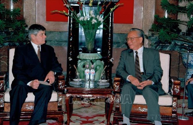 Chủ tịch nước Lê Đức Anh tiếp Thủ tướng Bulgaria Jean Videnov thăm chính thức Việt Nam (Hà Nội, 24/5/1996). Ảnh: Minh Đạo - TTXVN