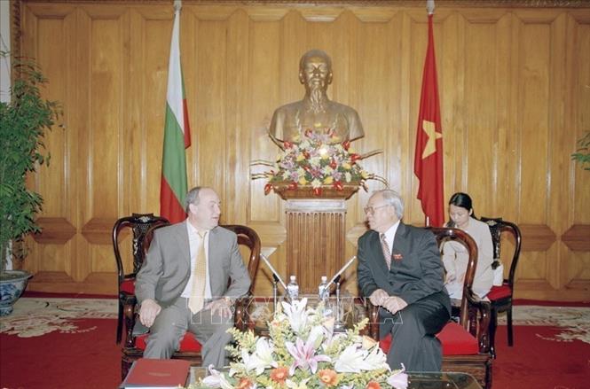 Chủ tịch Quốc hội Nguyễn Văn An tiếp Chủ tịch Ủy ban Nông lâm Quốc hội Bulgaria, Chủ tịch nhóm Nghị sĩ Hữu nghị Quốc tế Bulgaria - Việt Nam (23/3/2006). Ảnh: Trí Dũng - TTXVN