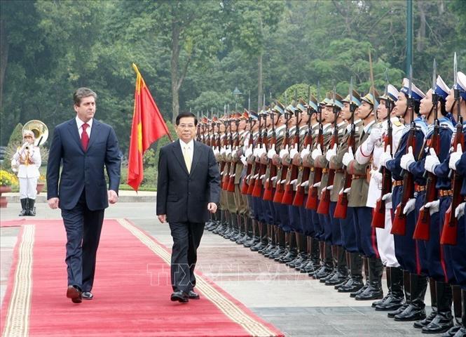 Chủ tịch nước Nguyễn Minh Triết chủ trì lễ đón Tổng thống Bulgaria Georgi Parvanov thăm chính thức Việt Nam (31/1/2009). Ảnh: Nguyễn Khang - TTXVN