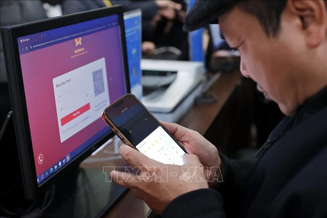 Mục tiêu của mô hình Đại lý Dịch vụ công trực tuyến trên địa bàn thành phố Hà Nội nhằm xây dựng mạng lưới Đại lý Dịch vụ công trực tuyến rộng khắp, giúp người dân và doanh nghiệp tiếp cận các dịch vụ hành chính công nhanh chóng, dễ dàng, thuận tiện. Ảnh: Minh Quyết – TTXVN