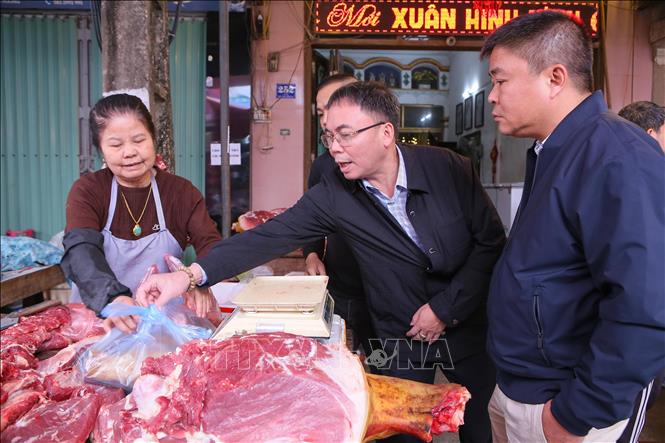 Beef is a specialty at Vieng market. VNA Photo: Công Luật