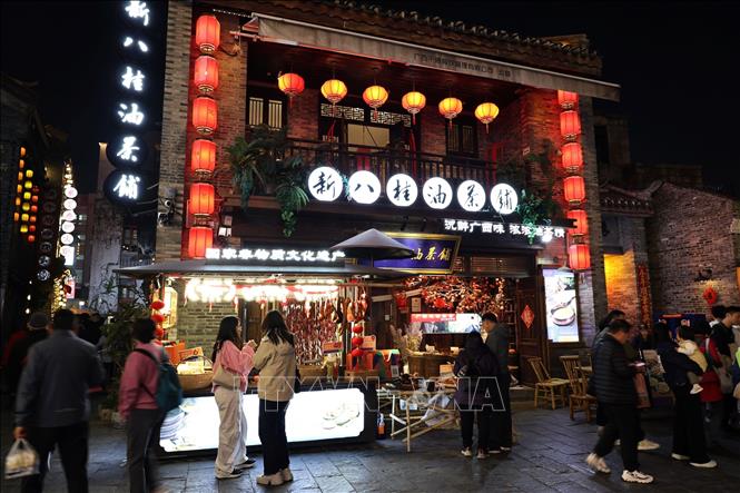 Một cửa hàng bán đồ đặc sản của địa phương. Ảnh: Quang Hưng - PV TTXVN tại Trung Quốc  