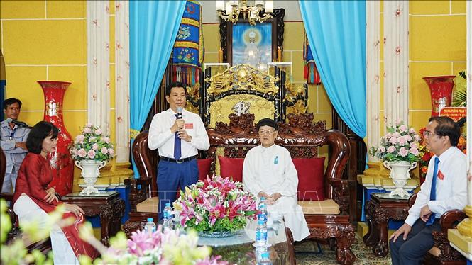 Lãnh đạo tỉnh Tây Ninh chúc mừng Đại lễ Đức Chí Tôn năm Ất Tỵ 2025 của đạo Cao Đài. Ảnh: Minh Phú – TTXVN