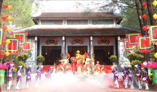 The Huyen Tran Temple Festival is held annually on the 9th of the first lunar month in the central city of Hue to commemorate Princess Huyen Tran of the Tran Dynasty in the 13th century. VNA Photo