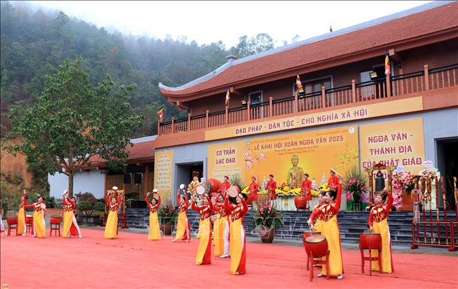 Ngoa Van spring festival is opened at the Tran Dynasty Special Relic Site in Dong Trieu town, the northern province of Quang Ninh, on February 6 or the ninth day of the first lunar month. VNA Photo