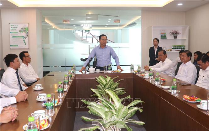 Bí thư Tỉnh uỷ Long An Nguyễn Văn Được thăm, chúc Tết Công ty Cổ phần Long Hậu. Ảnh: Đức Hạnh - TTXVN 