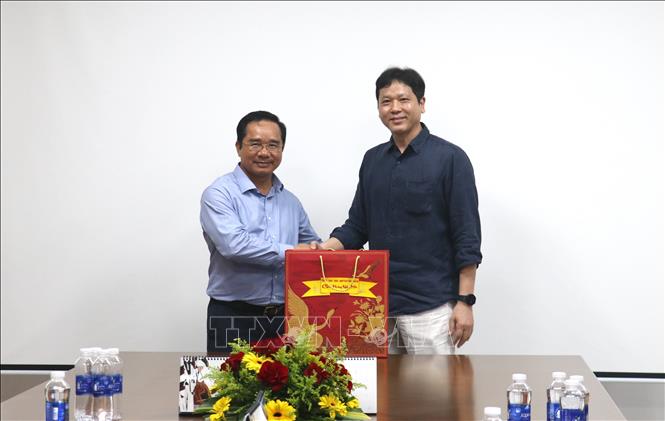 Bí thư Tỉnh uỷ Long An Nguyễn Văn Được thăm, chúc Tết Công ty TNHH Túi xách Simone Việt Nam. Ảnh: Đức Hạnh - TTXVN