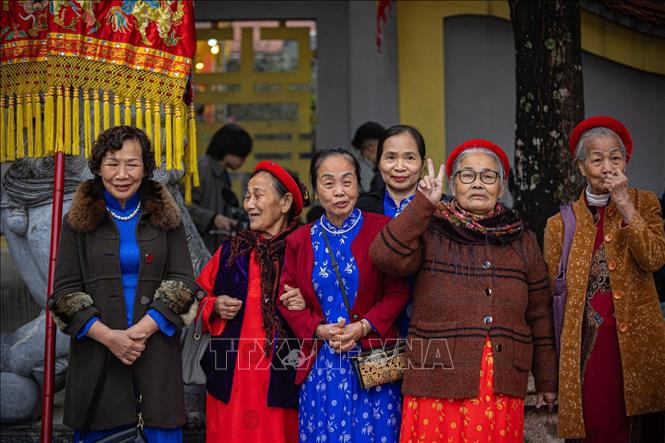 Các cụ cao niên tham gia lễ hội làng Triều Khúc - Di sản văn hoá phi vật thể Quốc gia. Ảnh: Phạm Tuấn Anh - TTXVN