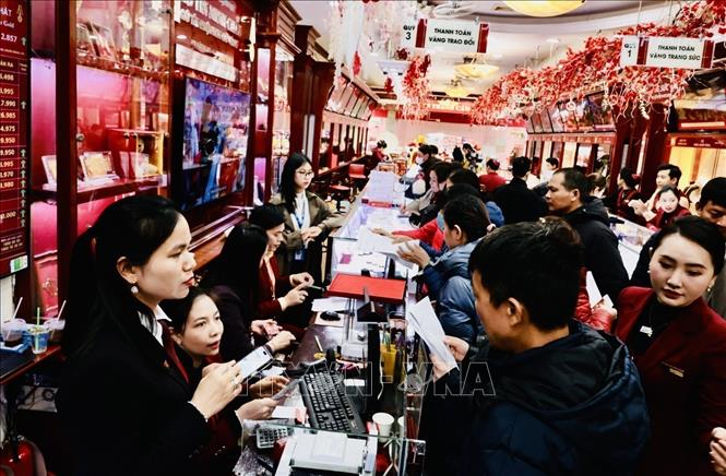 Vietnamese prefer buying gold to mark God of Wealth Day. VNA Photo: Trần Việt