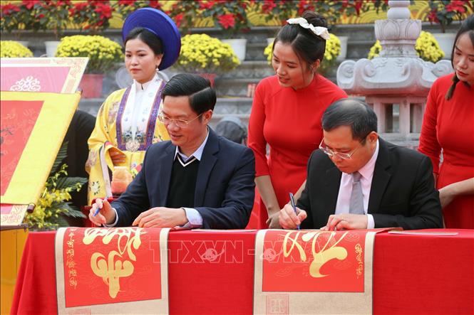 Toàn cảnh Lễ Khai bút đầu Xuân và Hội thi viết thư pháp bằng chữ Quốc ngữ lần thứ 3 tại Khu tưởng niệm Trạng nguyên Lê Ích Mộc. Ảnh: Hoàng Ngọc - TTXVN