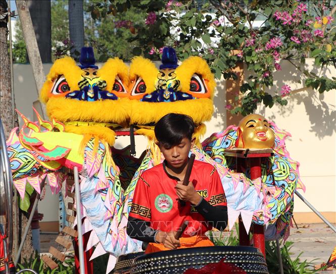 Hàng trăm đoàn lân sư rồng tham gia biểu diễn đông nhất tại một địa điểm ở Bình Dương. Ảnh: Huyền Trang - TTXVN 

