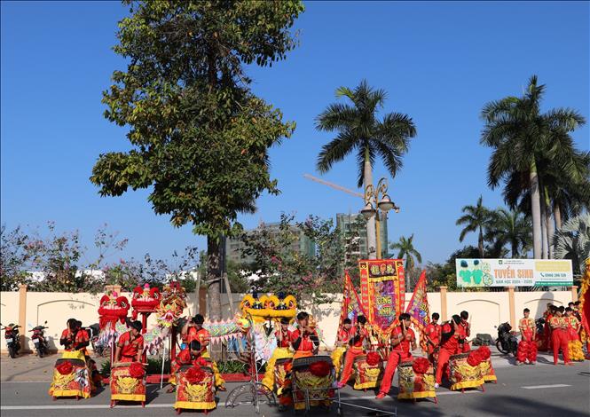 Hàng trăm đoàn lân sư rồng tham gia biểu diễn - đông nhất tại một địa điểm ở Bình Dương. Ảnh: Huyền Trang - TTXVN 

