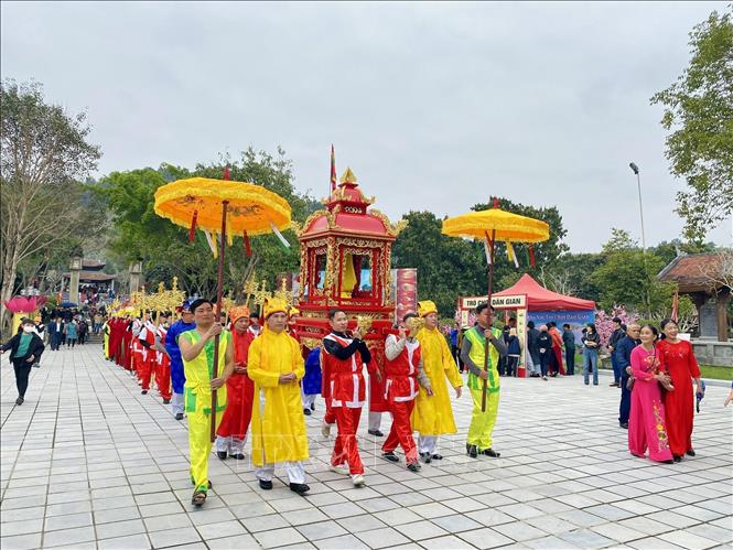 Lễ rước bài vị Hải Thượng Lãn Ông Lê Hữu Trác. Ảnh: Hữu Quyết - TTXVN
 