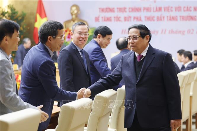 Thủ tướng Phạm Minh Chính với lãnh đạo các ngân hàng thương mại. Ảnh: Dương Giang-TTXVN 
